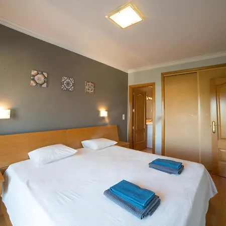 アパート Feels Like Spacious Flat With Balcony *