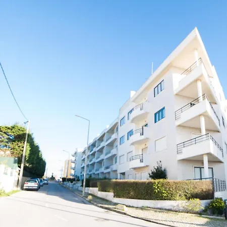 Feels Like Spacious Flat With Balcony *