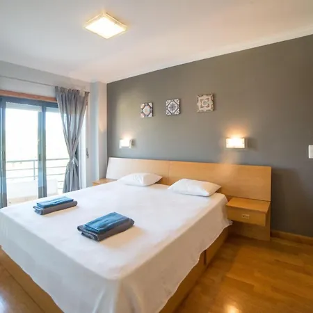 アパート Feels Like Spacious Flat With Balcony